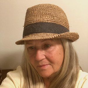 GAP 100% STRAW HAT W/ DENIM BAND